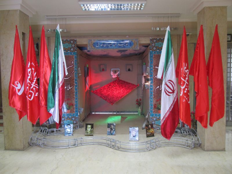 بزرگداشت هفته دفاع مقدس در دبیرستان آبشناسان یک